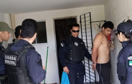 Homem &eacute; preso por amea&ccedil;ar a m&atilde;e e depredar casa no Agreste de Pernambuco.