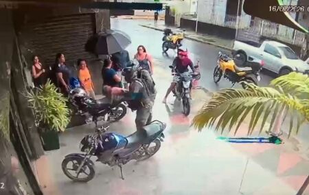 Policiais do BPTran realizam Manobra de Heimlich e salvam beb&ecirc; de engasgo no Recife