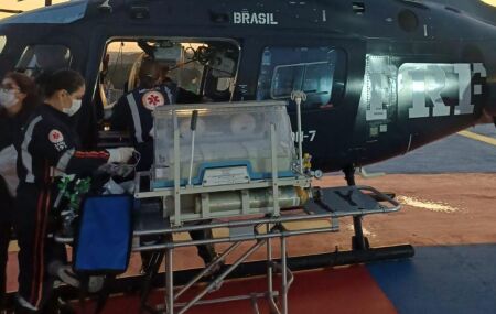 Rec&eacute;m-nascida em estado grave &eacute; transferida de helic&oacute;ptero no Grande Recife