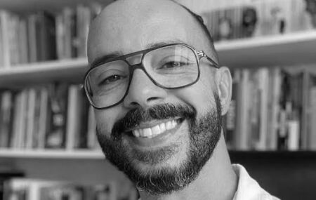 Morre aos 47 anos o dramaturgo e professor Jo&atilde;o Sanches, refer&ecirc;ncia do teatro baiano