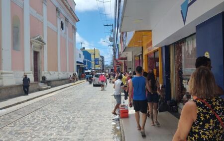 Recife: veja o que funciona no com&eacute;rcio com feriado de Nossa Sra do Carmo na quinta (16).