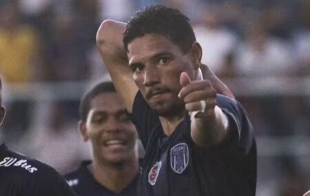 Chapecoense negocia contrata&ccedil;&atilde;o do atacante T&uacute;lio Eduardo do Decis&atilde;o de Goiana (PE).