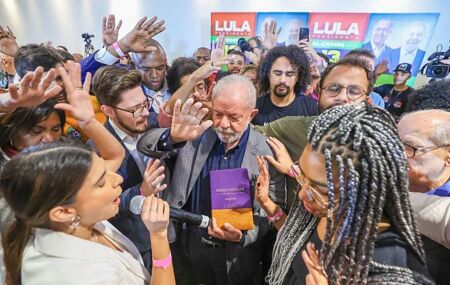 Lula com os evang&eacute;licos.