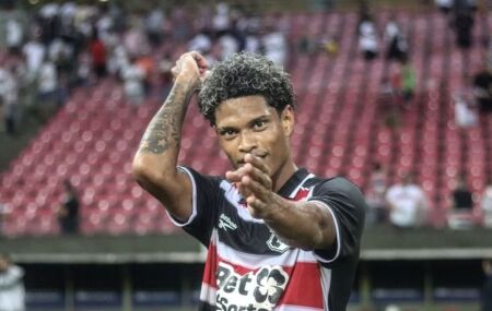 Marquinhos deixa o Santa Cruz e &eacute; anunciado por clube de Portugal.