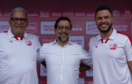 H&eacute;lio dos Anjos ao lado do presidente Bruno Becker e seu assistente Guilherme dos Anjos.