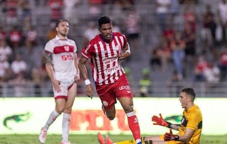 Kauan Maranh&atilde;o marcou &uacute;nico gol do N&aacute;utico na derrota para o CRB.