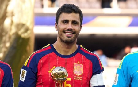 Rodri &eacute; eleito o melhor jogador da Copa do Mundo.