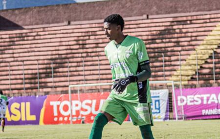 Goleiro &eacute; um dos atletas suspensos.