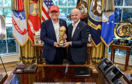 Trump ao lado de Gianni Infantino, presidente da Fifa.