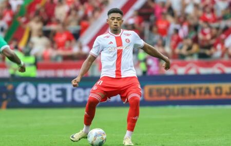 Victor Gabriel &eacute; desfalque do Internacional por at&eacute; seis meses.