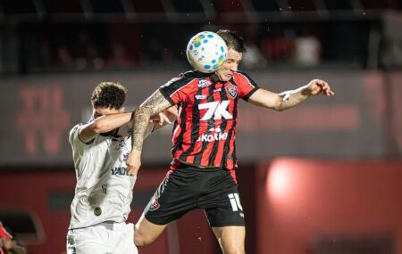 Remo e Vit&oacute;ria se enfrentam pelo 2&ordm; turno do Brasileir&atilde;o.