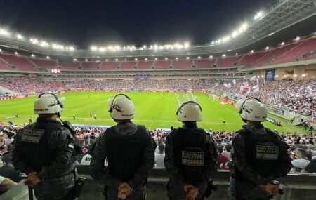 Pol&iacute;cia Militar na Arena