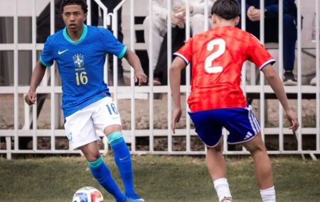 Lateral-esquerdo Yan foi titular na vit&oacute;ria por 4 a 2 sobre o Chile