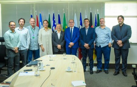 Mano Medeiros e comitiva em reuni&atilde;o na Sudene no Recife