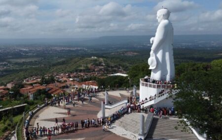 Juazeiro, a Capital do Cariri, reunindo atrativos religiosos, comerciais e tamb&eacute;m relacionados ao polo universit&aacute;rio