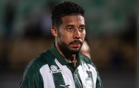 William Oliveira est&aacute; perto de se transferir para o Sport.