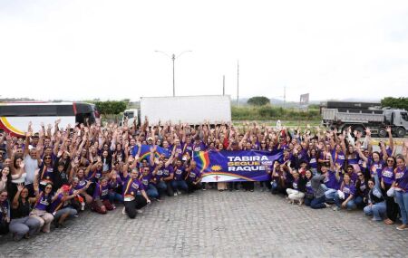 Comitiva do prefeito de Tabira que compareceu a conven&ccedil;&atilde;o de Raquel Lyra.