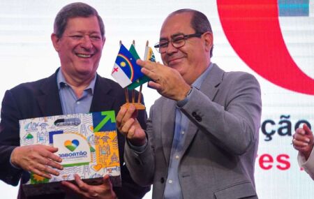 Presidente do Conselho Deliberativo da Associa&ccedil;&atilde;o Brasileira dos Ouvidores (ABO), Edson Vismona e o prefeito de Jaboat&atilde;o Mano Medeiros.