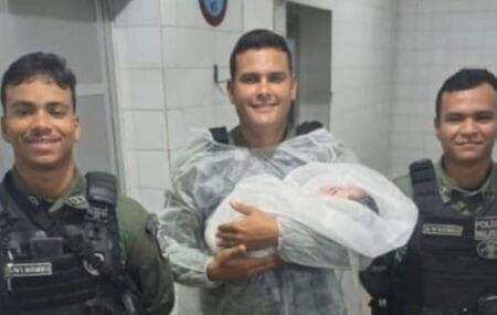 Policiais militares auxiliarm em parto de emerg&ecirc;ncia na Ilha de Itamarac&aacute;.