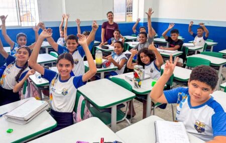 Alunos da rede municipal de Vit&oacute;ria de Santo Ant&atilde;o.