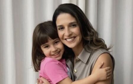 Ana Carolina Oliveira homenageia filha.