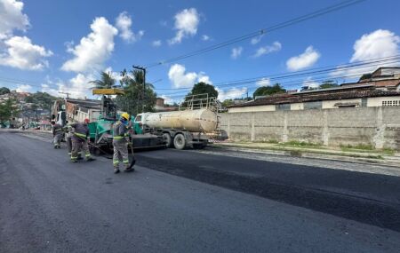 A interven&ccedil;&atilde;o busca melhorar as condi&ccedil;&otilde;es de circula&ccedil;&atilde;o na via, utilizada diariamente por moradores da regi&atilde;o e motoristas.