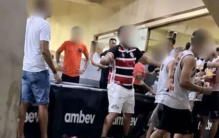 V&iacute;deos mostram torcedores pegando latinhas de cerveja do estabelecimento.