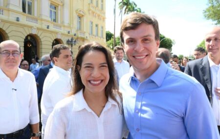 Miguel Coelho anuncia retirada de candidatura ao Senado ap&oacute;s conversa com Raquel Lyra 