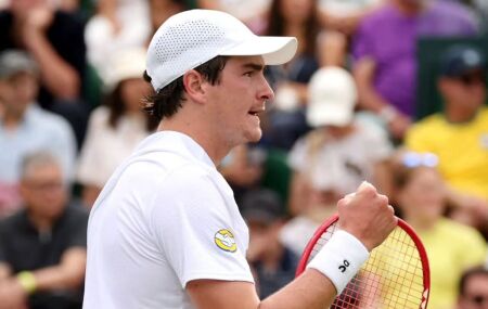 Jo&atilde;o Fonseca estreia no Masters 1000 de Montreal com vit&oacute;ria sobre Stefanos Tsitsipas, ex-top3 do mundo