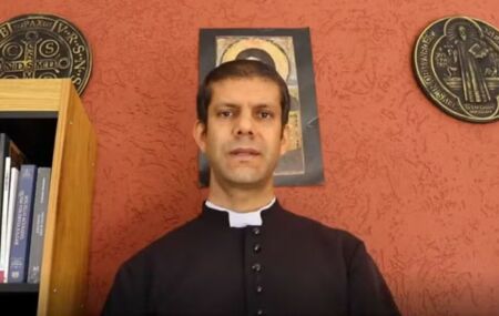 Padre brasileiro excomungado pelo Vaticano cria 'vaquinha' para construir pr&oacute;pria igreja