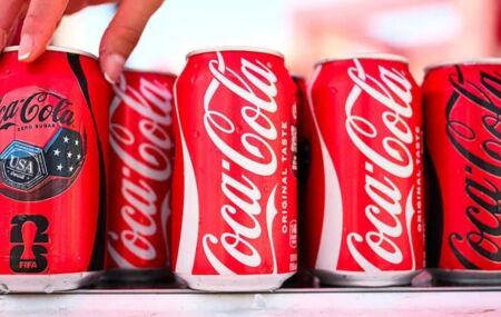 Coca-Cola pro&iacute;be frases crist&atilde;s em latas personalizadas, mas libera ofensas e "Deus est&aacute; morto"