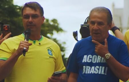 Pastor Silas Malafaia muda de ideia e declara apoio a Fl&aacute;vio Bolsonaro para a Presid&ecirc;ncia em 2026