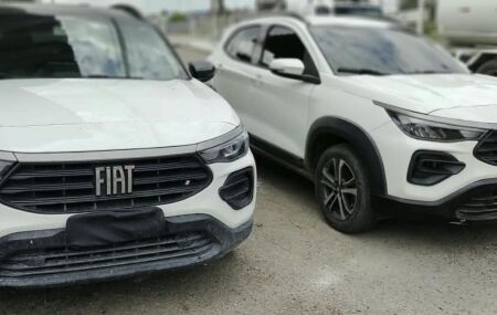 A abordagem ocorreu no Km 82 da rodovia, durante uma blitz. Os policiais realizaram uma fiscaliza&ccedil;&atilde;o detalhada no autom&oacute;vel e identificaram diversos sinais de adultera&ccedil;&atilde;o.