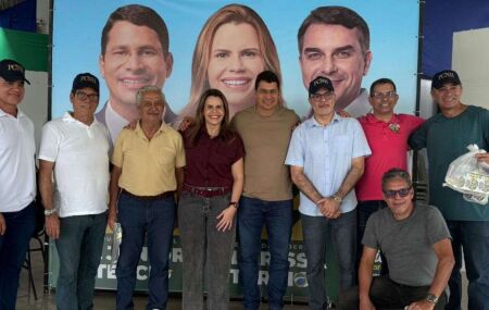Clarissa e J&uacute;nior T&eacute;rcio recebem apoio de militares da reserva.