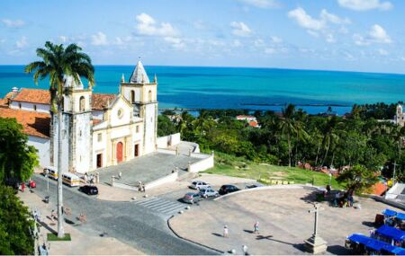 Dia de S&atilde;o Salvador do Mundo, padroeiro do munic&iacute;pio.