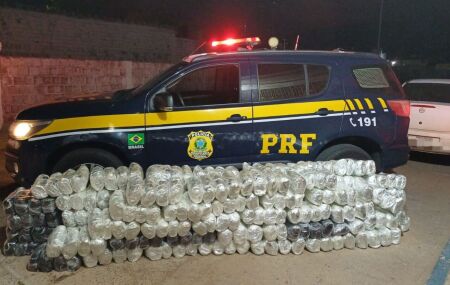 Motorista desobedeceu ordem de parada e foi alcan&ccedil;ado pelos policiais. Al&eacute;m disso, na a&ccedil;&atilde;o policial os agentes encontrara, a droga que estava escondida em um furg&atilde;o.