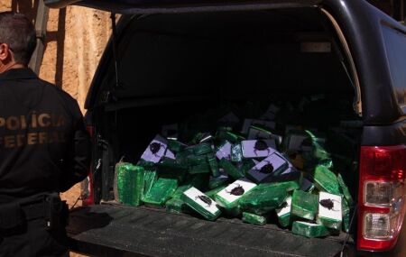 A Pol&iacute;cia Federal realizou, nesta quinta-feira, 6 de agosto, a incinera&ccedil;&atilde;o de aproximadamente 500 quilos de coca&iacute;na. 