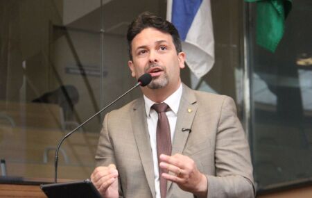 O l&iacute;der da oposi&ccedil;&atilde;o na C&acirc;mara Municipal do Recife, vereador Felipe Alecrim (NOVO). 