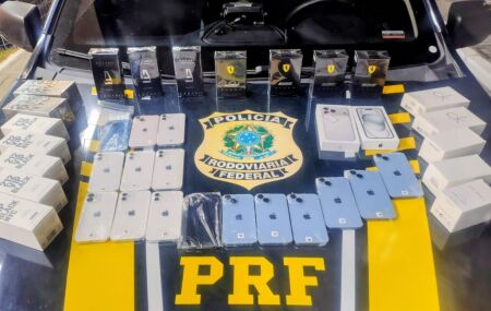 Um motorista de caminh&atilde;o foi detido pela Pol&iacute;cia Rodovi&aacute;ria Federal (PRF).