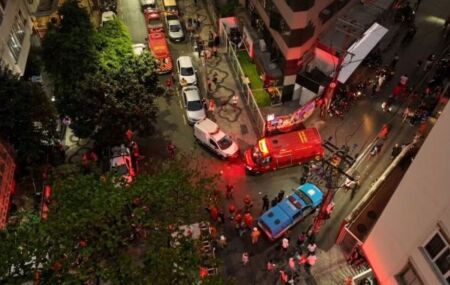 Pr&eacute;dio residencial na Rua S&aacute; Ferreira, 44, em Copacabana, zona sul do Rio de Janeiro.