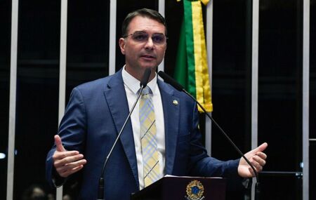 Fl&aacute;vio Bolsonaro.