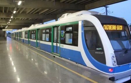 Tr&ecirc;m VLT do metr&ocirc; do Recife