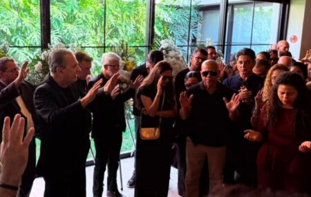 Vel&oacute;rio do pastor e cantor Marquinhos Menezes