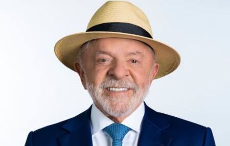Foto oficial de Lula nas urnas