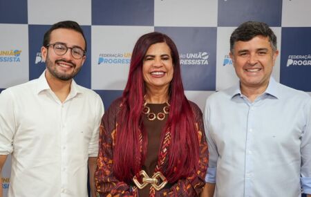 Gleide &Acirc;ngelo ao lado de Lula e Eduardo da Fonte.