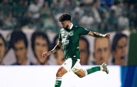 Goi&aacute;s entra em campo nesta segunda (10) contra o Londrina.