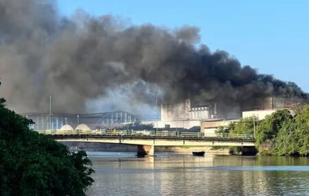Inc&ecirc;ndio em f&aacute;brica no Recife.