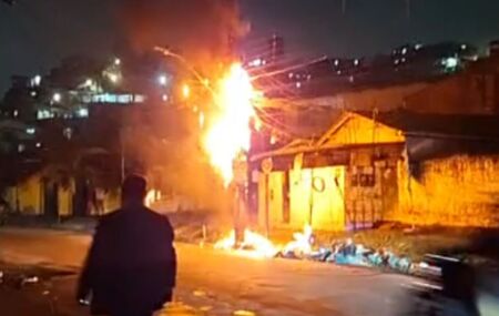 De acordo com os relatos publicados por moradores, alguns j&aacute; vinham percebendo problemas no poste antes do inc&ecirc;ndio. Testemunhas afirmaram que era poss&iacute;vel ouvir barulhos de estalos vindos da estrutura.