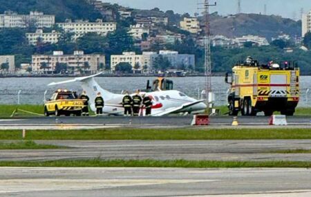 Jatinho derrapa no Aeroporto Santos Dumont.