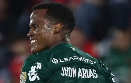 Jhon Arias vai enfrentar o Fluminense como visitante pela primeira vez.